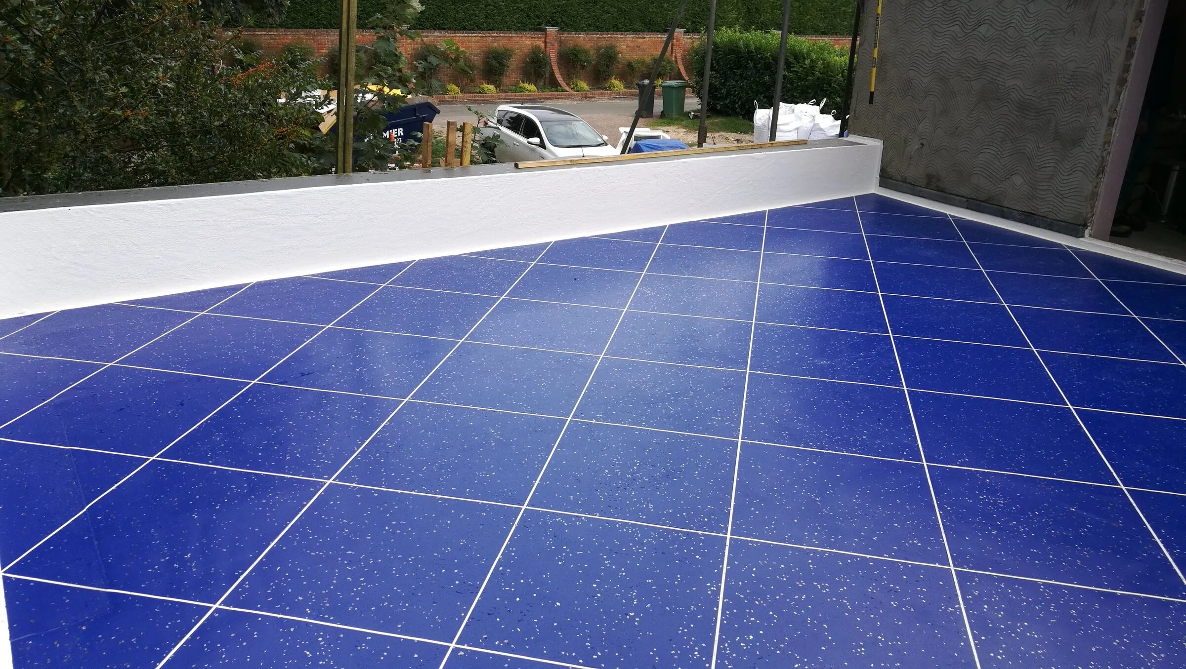 Blue tile-effect PMMA balcony